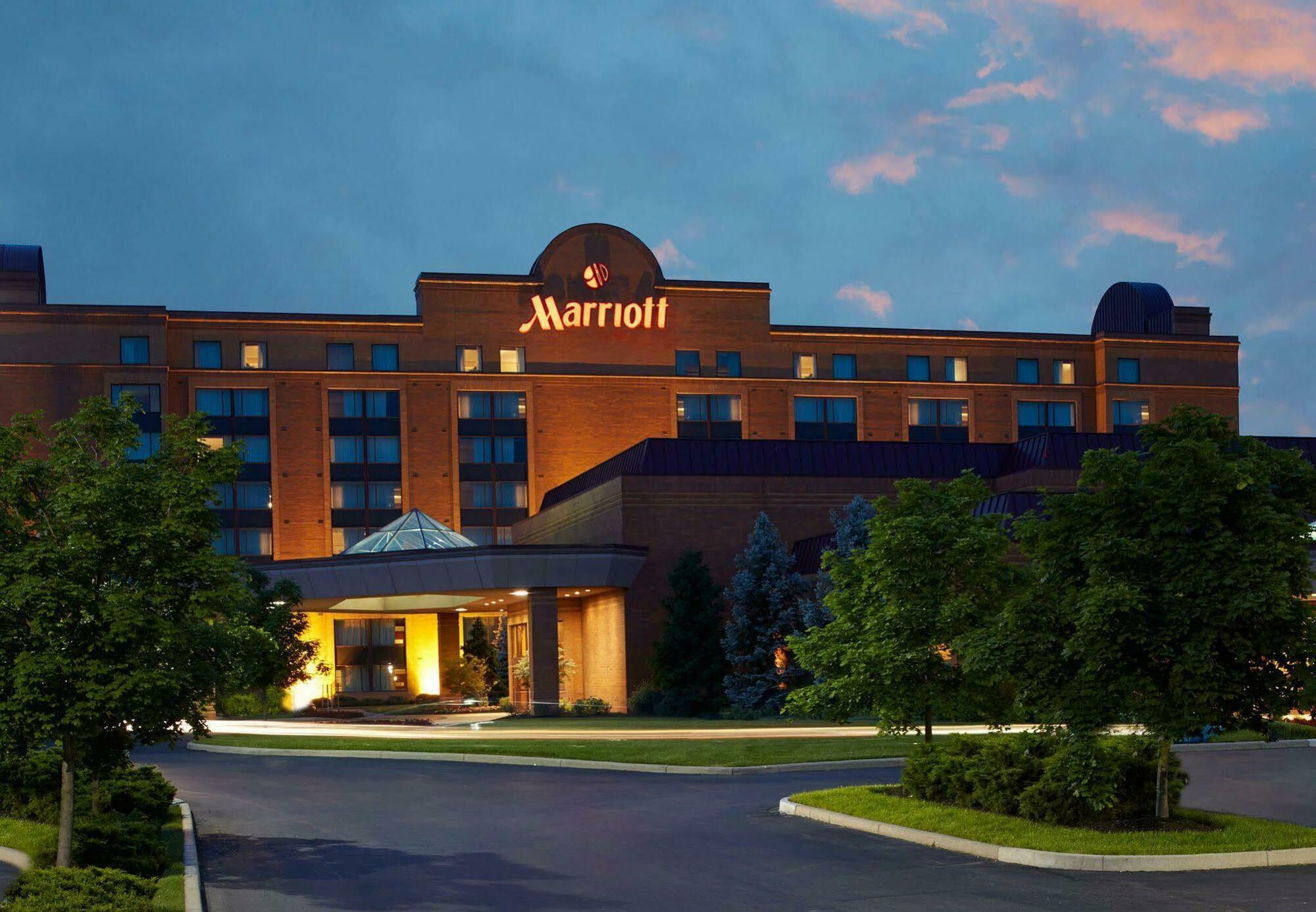 Отель Marriott Hartford/Windsor Airport Экстерьер фото